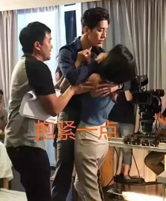 亲嘴导演吃瓜视频大全,娱乐圈幕后趣闻大揭秘